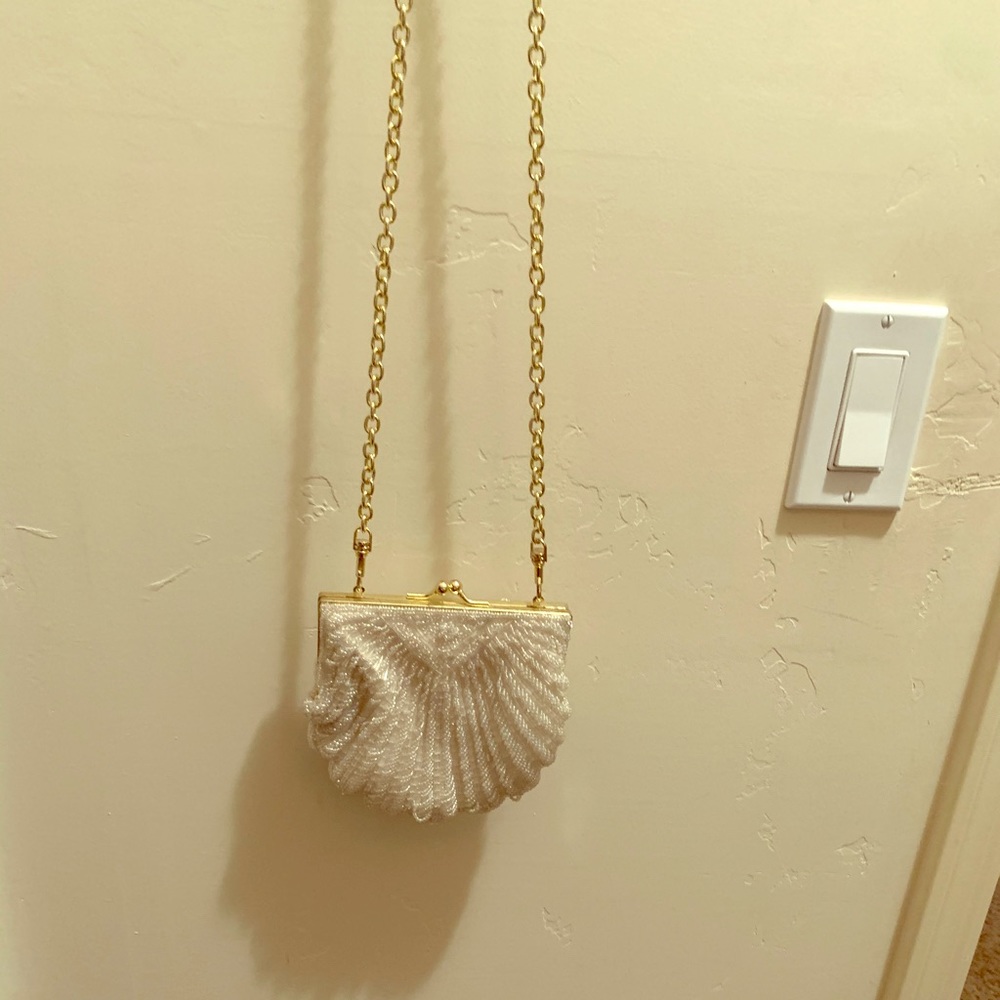 Beaded Seashell Coin-purse